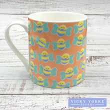 Load image into Gallery viewer, Boxed Mug – Happy Days - &#39;Bee Kind&#39;