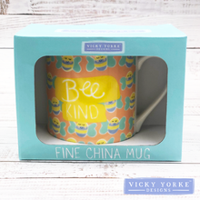 Load image into Gallery viewer, Boxed Mug – Happy Days - &#39;Bee Kind&#39;